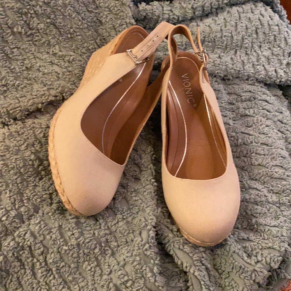 NIB Vionic Espadrilles